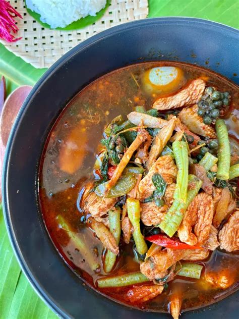 Authentic Thai Recipe for Kaeng Pa .